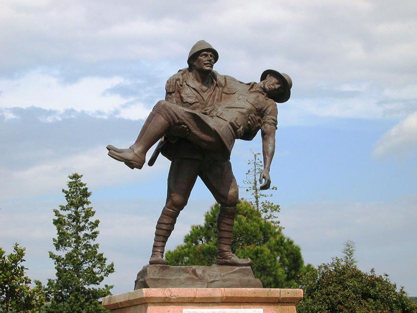 The statue of a turkish soldier carrying an anzac soldier